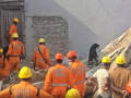 MP building collapse: Three pulled alive as search continues for others feared buried; probe launched - Hindi News | MP building collapse: Three pulled alive as search continues for others feared buried; probe launched | Latest national News at Lokmattimes.com