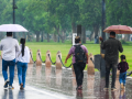 Rain lashes Delhi-NCR, IMD forecasts strong winds, thunderstorms - Hindi News | Rain lashes Delhi-NCR, IMD forecasts strong winds, thunderstorms | Latest national News at Lokmattimes.com