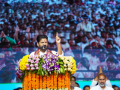Kerala polls: War of words peaks as Revanth Reddy, Vijayan trade barbs in cross-state slugfest - Hindi News | Kerala polls: War of words peaks as Revanth Reddy, Vijayan trade barbs in cross-state slugfest | Latest national News at Lokmattimes.com