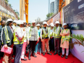 Maha CM opens Metro 9, 2B; lays BKC Pod Taxi foundation - Hindi News | Maha CM opens Metro 9, 2B; lays BKC Pod Taxi foundation | Latest business News at Lokmattimes.com