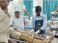 Injured Sheohar SI in Bihar given cardboard support at hospital, probe ordered - Hindi News | Injured Sheohar SI in Bihar given cardboard support at hospital, probe ordered | Latest national News at Lokmattimes.com
