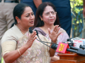 Delhi CM Rekha Gupta joins signature campaign for women quota - Hindi News | Delhi CM Rekha Gupta joins signature campaign for women quota | Latest national News at Lokmattimes.com