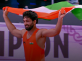 CISF fraternity congratulates HC Abhimanyu on winning gold in Asian Wrestling Championship - Hindi News | CISF fraternity congratulates HC Abhimanyu on winning gold in Asian Wrestling Championship | Latest other-sports News at Lokmattimes.com