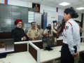 Delhi L-G praises traffic cops’ public engagement on parking, road safety​ - Hindi News | Delhi L-G praises traffic cops’ public engagement on parking, road safety​ | Latest national News at Lokmattimes.com