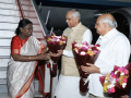 Gujarat Guv, CM Patel accord warm welcome to Prez Murmu at Ahmedabad Airport - Hindi News | Gujarat Guv, CM Patel accord warm welcome to Prez Murmu at Ahmedabad Airport | Latest national News at Lokmattimes.com
