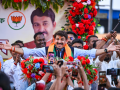 ‘Maang raha Bengal…’: BJP’s Manoj Tiwari spices up Bengal poll campaign with a song - Hindi News | ‘Maang raha Bengal…’: BJP’s Manoj Tiwari spices up Bengal poll campaign with a song | Latest national News at Lokmattimes.com