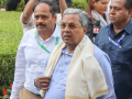 Siddaramaiah submits charter of demands to PM Modi, seeks Centre’s aid for key projects - Hindi News | Siddaramaiah submits charter of demands to PM Modi, seeks Centre’s aid for key projects | Latest national News at Lokmattimes.com