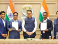 Maha govt signs MoUs worth Rs 1.75 lakh crore in clean energy, AI, steel - Hindi News | Maha govt signs MoUs worth Rs 1.75 lakh crore in clean energy, AI, steel | Latest business News at Lokmattimes.com