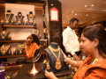 Gold up 10 pc amid global uncertainty, outlook remains constructive: Report - Hindi News | Gold up 10 pc amid global uncertainty, outlook remains constructive: Report | Latest business News at Lokmattimes.com