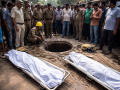 Two sanitation workers die after entering sewer tank in Jaipur's Jhotwara - Hindi News | Two sanitation workers die after entering sewer tank in Jaipur's Jhotwara | Latest national News at Lokmattimes.com