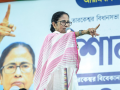 Mamata Banerjee's promise to give jobs to I-PAC staff raises concern over its Bengal operations - Hindi News | Mamata Banerjee's promise to give jobs to I-PAC staff raises concern over its Bengal operations | Latest national News at Lokmattimes.com