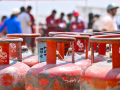 Over 39,000 consumers give up LPG for PNG, 4.85 lakh new connections added - Hindi News | Over 39,000 consumers give up LPG for PNG, 4.85 lakh new connections added | Latest business News at Lokmattimes.com