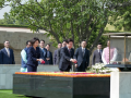 South Korean President Lee pays homage to Mahatma Gandhi at Raj Ghat - Hindi News | South Korean President Lee pays homage to Mahatma Gandhi at Raj Ghat | Latest national News at Lokmattimes.com