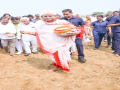 Odisha CM disburses Rs 838.48 crore to 41.68 lakh farmers under key scheme - Hindi News | Odisha CM disburses Rs 838.48 crore to 41.68 lakh farmers under key scheme | Latest national News at Lokmattimes.com