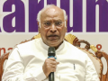 No change in Karnataka CM for now, says AICC chief Mallikarjun Kharge amid speculation - Hindi News | No change in Karnataka CM for now, says AICC chief Mallikarjun Kharge amid speculation | Latest national News at Lokmattimes.com