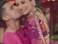 Ravie Dubey gets romantic in BTS glimpse recreating ‘Hum Saath Saath Hain’ moment, kisses Sargun Mehta - Hindi News | Ravie Dubey gets romantic in BTS glimpse recreating ‘Hum Saath Saath Hain’ moment, kisses Sargun Mehta | Latest entertainment News at Lokmattimes.com