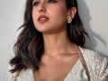 Sara Ali Khan shares glimpse of her ‘raat bhar shoot’, shares team selfie at 2:43 AM from set - Hindi News | Sara Ali Khan shares glimpse of her ‘raat bhar shoot’, shares team selfie at 2:43 AM from set | Latest entertainment News at Lokmattimes.com