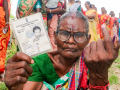 Robust voter turnout till 5 PM, 90 pc in Bengal and 82 pc in TN​ - Hindi News | Robust voter turnout till 5 PM, 90 pc in Bengal and 82 pc in TN​ | Latest national News at Lokmattimes.com