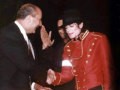 Anupam Kher pens note for late King of Pop Michael Jackson: You were an experience - Hindi News | Anupam Kher pens note for late King of Pop Michael Jackson: You were an experience | Latest entertainment News at Lokmattimes.com