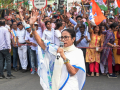 EC asks police to act on offensive meme targeting CM Mamata Banerjee - Hindi News | EC asks police to act on offensive meme targeting CM Mamata Banerjee | Latest national News at Lokmattimes.com