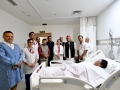 Akhilesh Yadav visits BJP MLA who was injured while burning SP chief's effigy - Hindi News | Akhilesh Yadav visits BJP MLA who was injured while burning SP chief's effigy | Latest health News at Lokmattimes.com