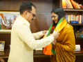 Delhi BJP president briefs councillors on eve of mayoral poll​ - Hindi News | Delhi BJP president briefs councillors on eve of mayoral poll​ | Latest national News at Lokmattimes.com