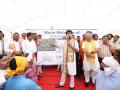 Jyotiraditya Scindia inspects Gwalior Western bypass, says project will accelerate city's growth - Hindi News | Jyotiraditya Scindia inspects Gwalior Western bypass, says project will accelerate city's growth | Latest national News at Lokmattimes.com