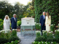 Trump, King Charles exchange symbolic gifts - Hindi News | Trump, King Charles exchange symbolic gifts | Latest international News at Lokmattimes.com