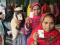 Re-polling begins for 15 booths under two Assembly constituencies in South 24 Parganas district of Bengal - Hindi News | Re-polling begins for 15 booths under two Assembly constituencies in South 24 Parganas district of Bengal | Latest national News at Lokmattimes.com