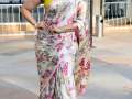 Sonali Kulkarni stuck in traffic for five hours, calls situation “extremely scary” - Hindi News | Sonali Kulkarni stuck in traffic for five hours, calls situation “extremely scary” | Latest entertainment News at Lokmattimes.com