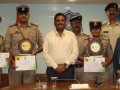 Gujarat ranks 3rd nationwide with 46.71 pc mobile phone recovery rate, surpassing national average - Hindi News | Gujarat ranks 3rd nationwide with 46.71 pc mobile phone recovery rate, surpassing national average | Latest national News at Lokmattimes.com