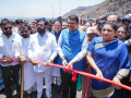 CM Fadnavis thanks PM Modi for support to Maharashtra - Hindi News | CM Fadnavis thanks PM Modi for support to Maharashtra | Latest national News at Lokmattimes.com