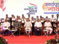 Goa CM launches worker welfare schemes on Labour Day, honours workers - Hindi News | Goa CM launches worker welfare schemes on Labour Day, honours workers | Latest national News at Lokmattimes.com