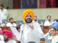 In first 14 years, Punjab Assembly hikes base rates of minimum wages for labourers - Hindi News | In first 14 years, Punjab Assembly hikes base rates of minimum wages for labourers | Latest national News at Lokmattimes.com