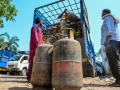 Commercial LPG price hike set to push up food prices across Chennai - Hindi News | Commercial LPG price hike set to push up food prices across Chennai | Latest national News at Lokmattimes.com