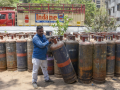 Around 47 lakh domestic LPG cylinders delivered in a day against 47.4 lakh bookings - Hindi News | Around 47 lakh domestic LPG cylinders delivered in a day against 47.4 lakh bookings | Latest business News at Lokmattimes.com