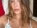 Hailey Bieber shares how she copes with fame - Hindi News | Hailey Bieber shares how she copes with fame | Latest entertainment News at Lokmattimes.com