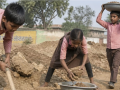 UP: Schoolchildren allegedly forced into manual labour in Banda; viral video sparks outrage - Hindi News | UP: Schoolchildren allegedly forced into manual labour in Banda; viral video sparks outrage | Latest national News at Lokmattimes.com