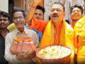 Bengal: BJP workers celebrate lead with 'jhalmuri' and 'kamala bhog' - Hindi News | Bengal: BJP workers celebrate lead with 'jhalmuri' and 'kamala bhog' | Latest national News at Lokmattimes.com