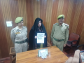 Wanted in multiple NDPS cases, woman drug peddler arrested in J&K’s Anantnag - Hindi News | Wanted in multiple NDPS cases, woman drug peddler arrested in J&K’s Anantnag | Latest national News at Lokmattimes.com