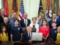 Trump revives Presidential Fitness Test - Hindi News | Trump revives Presidential Fitness Test | Latest international News at Lokmattimes.com