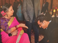 Shabana Azmi shares a throwback pic of Vicky Kaushal blushing while in a conversation with her - Hindi News | Shabana Azmi shares a throwback pic of Vicky Kaushal blushing while in a conversation with her | Latest entertainment News at Lokmattimes.com