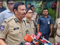 Retired IPS officer's wife found murdered at their house in Hyderabad - Hindi News | Retired IPS officer's wife found murdered at their house in Hyderabad | Latest national News at Lokmattimes.com