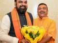 Bihar CM greets Suvendu Adhikari on assuming office in Bengal​ - Hindi News | Bihar CM greets Suvendu Adhikari on assuming office in Bengal​ | Latest national News at Lokmattimes.com