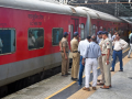 RPF Central Railway reunites 584 children and adults, saves 25 lives under special operations - Hindi News | RPF Central Railway reunites 584 children and adults, saves 25 lives under special operations | Latest national News at Lokmattimes.com