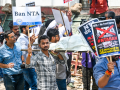 NSUI protests in Delhi over NEET paper leak; seeks Dharmendra Pradhan's resignation, ban on NTA - Hindi News | NSUI protests in Delhi over NEET paper leak; seeks Dharmendra Pradhan's resignation, ban on NTA | Latest national News at Lokmattimes.com