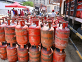 Govt acts against LPG hoarding, seizes 15,000 cylinders in 12,000 raids - Hindi News | Govt acts against LPG hoarding, seizes 15,000 cylinders in 12,000 raids | Latest business News at Lokmattimes.com