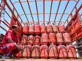 Domestic LPG production up 31 pc as govt steps up supply measures amid West Asia tensions - Hindi News | Domestic LPG production up 31 pc as govt steps up supply measures amid West Asia tensions | Latest business News at Lokmattimes.com