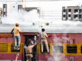 Bihar: Panic at Simri Bakhtiyarpur railway station as smoke erupts from Jansadharan Express - Hindi News | Bihar: Panic at Simri Bakhtiyarpur railway station as smoke erupts from Jansadharan Express | Latest national News at Lokmattimes.com