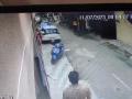 B’luru double-murder: CCTV footage shows accuse leaving the crime spot - Hindi News | B’luru double-murder: CCTV footage shows accuse leaving the crime spot | Latest national News at Lokmattimes.com